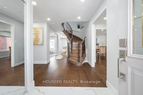 23 Fenflower Court, Brampton, ON L7A 1H3