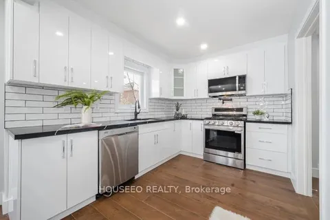 23 Fenflower Court, Brampton, ON L7A 1H3
