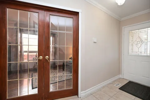 8 Stephensen Court, ON L6V 3X8