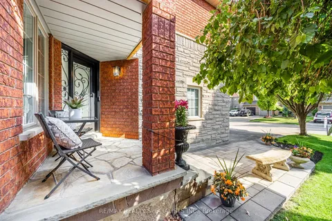 6427 Hampden Woods Road, ON L5N 7V3
