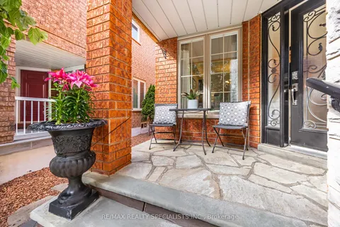 6427 Hampden Woods Road, ON L5N 7V3