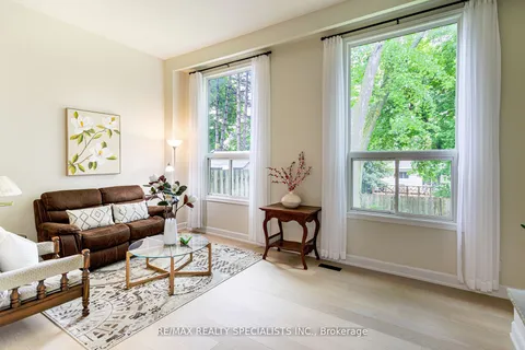 6941 Cherbourg Gardens, ON L5N 1M9