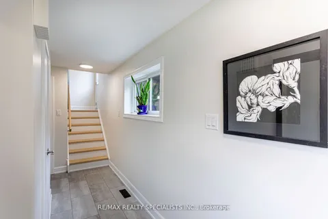 6941 Cherbourg Gardens, ON L5N 1M9
