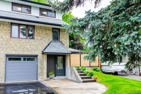 6941 Cherbourg Gardens, ON L5N 1M9