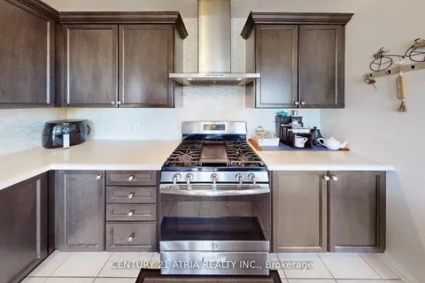 101 Bonnieglen Farm Boulevard, ON L7C 4B7