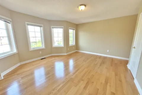 858 Silverthorn Mill Avenue, ON L5W 1B1