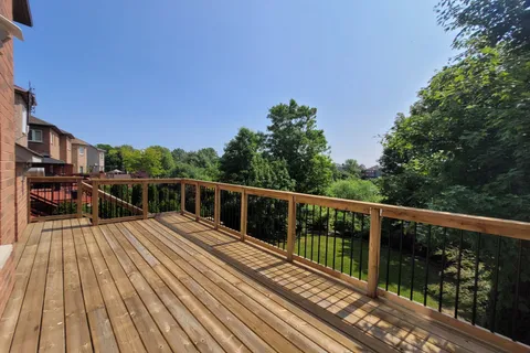 858 Silverthorn Mill Avenue, ON L5W 1B1