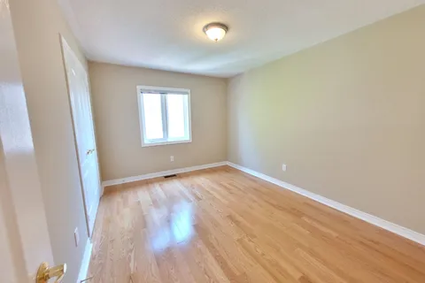 858 Silverthorn Mill Avenue, ON L5W 1B1