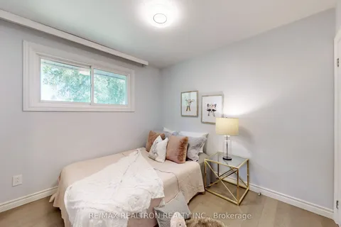 1599 Lewisham Drive, ON L5J 3R2