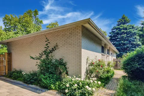 1599 Lewisham Drive, ON L5J 3R2