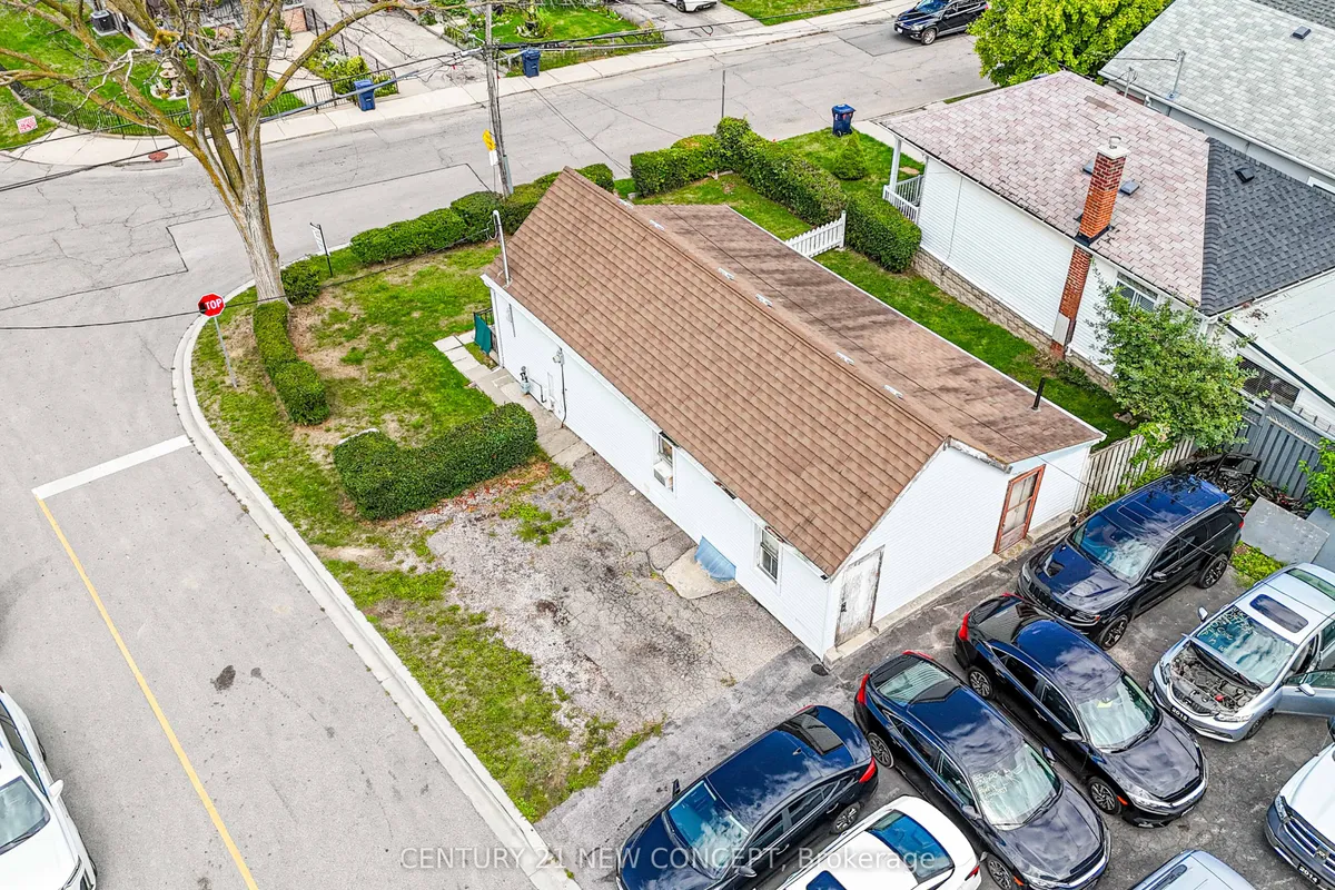 1171 Roselawn Avenue, ON M6B 1C5