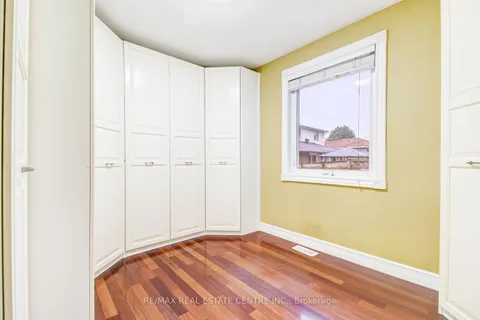 2518 Stillmeadow Road, ON L5B 1X7