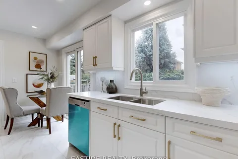 3282 Dragon Drive, Mississauga, ON L5B 3G7