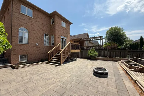 194 Tawny Crescent, ON L6L 6T4