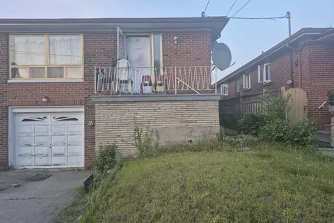 35 Elnathan Crescent, ON M9L 2G2