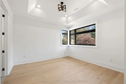 1610 Kenmuir Avenue, ON L5G 4B5