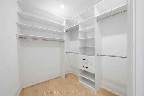 1610 Kenmuir Avenue, ON L5G 4B5