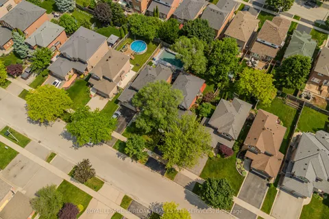 561 Phoebe Crescent, ON L7L 6H6