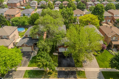 561 Phoebe Crescent, ON L7L 6H6