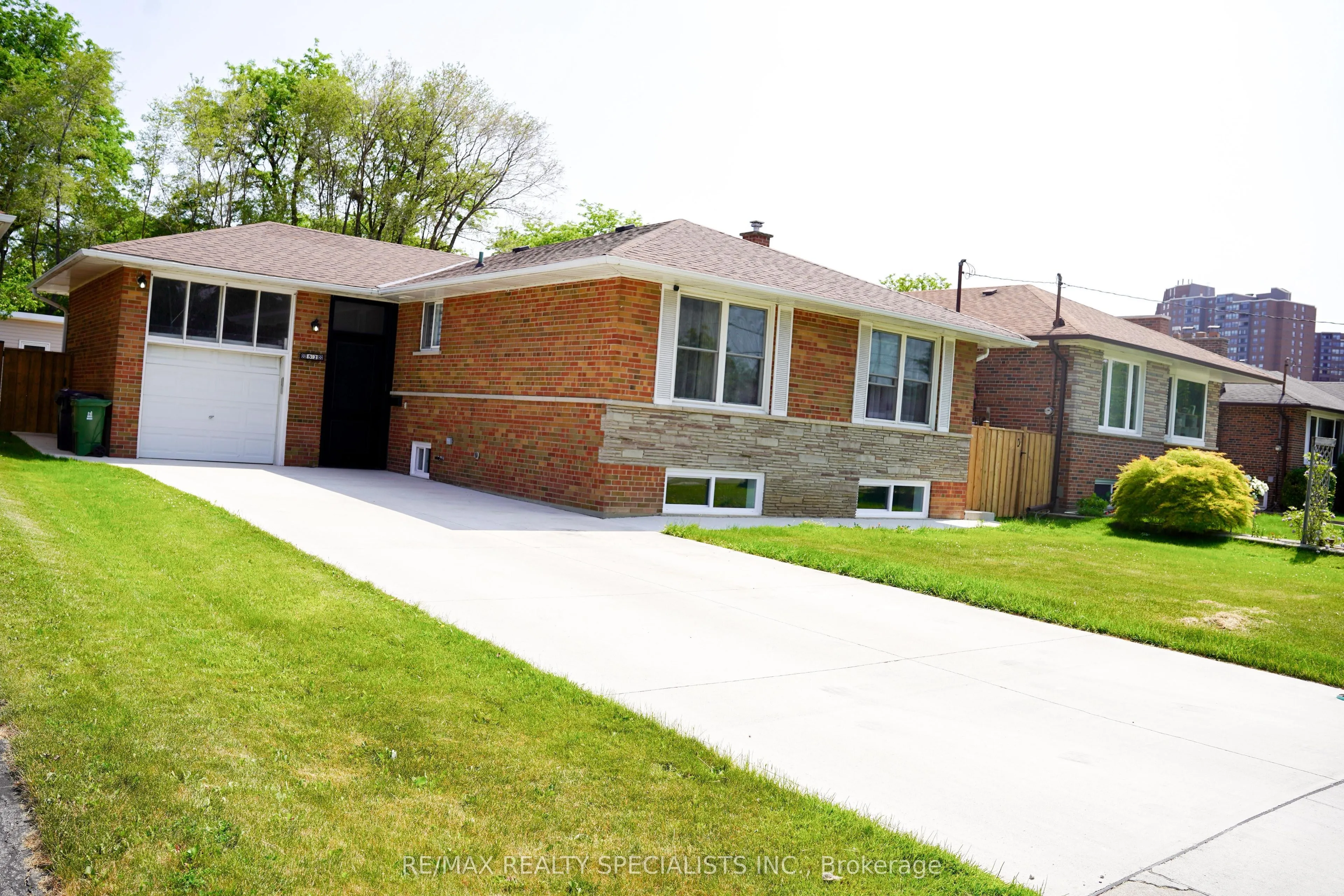 52 Robinglade Drive, ON M9B 2R1