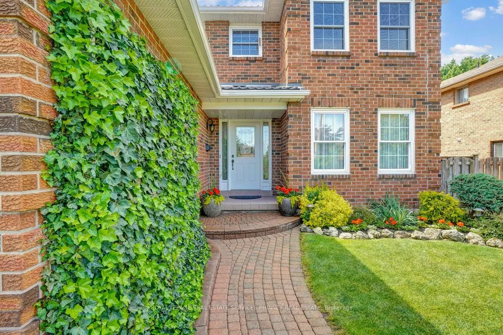 2289 Beejay Court, ON L5M 2N9