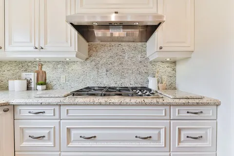 2289 Beejay Court, ON L5M 2N9