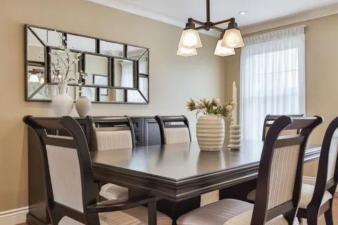 2289 Beejay Court, ON L5M 2N9