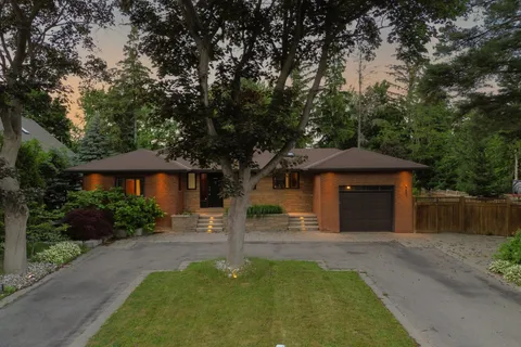1333 Wateska Boulevard, ON L5H 2R1