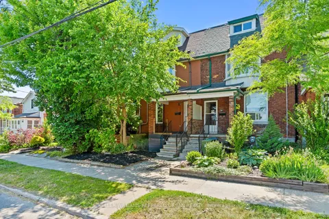 32 Castleton Avenue, ON M6N 3Z5