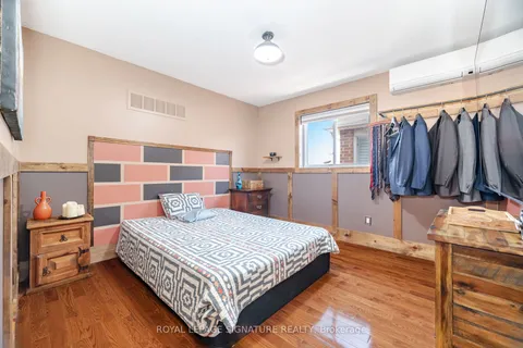 5448 Razorbill Court, ON L5V 2C9