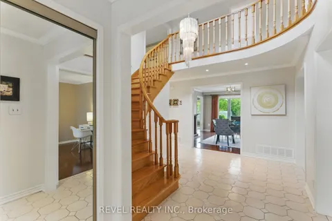 1076 Roxborough Drive, ON L6M 1E3