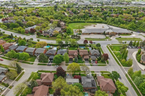 1076 Roxborough Drive, ON L6M 1E3
