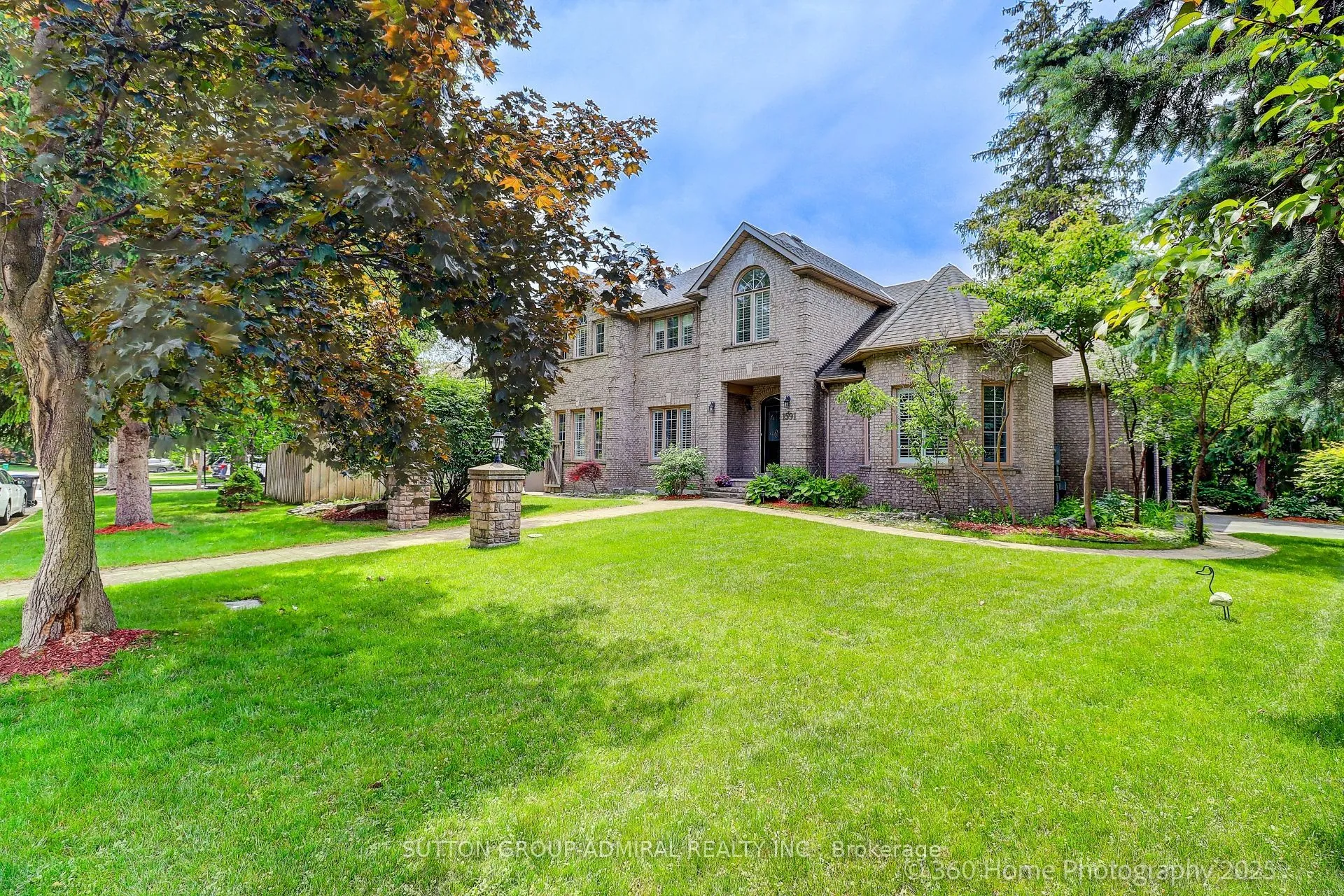 1591 Hampshire Crescent, ON L5G 4S9