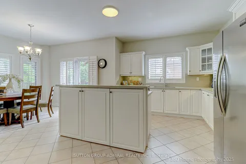 1591 Hampshire Crescent, ON L5G 4S9