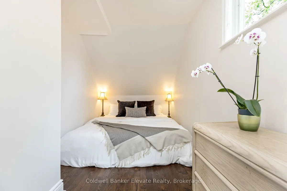 460 St John's Road, ON M6S 2L3