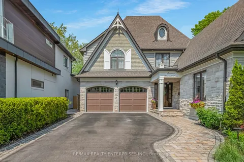 17 Wenonah Drive, ON L5G 3V9
