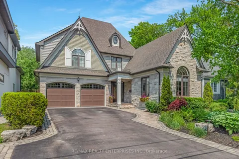 17 Wenonah Drive, ON L5G 3V9