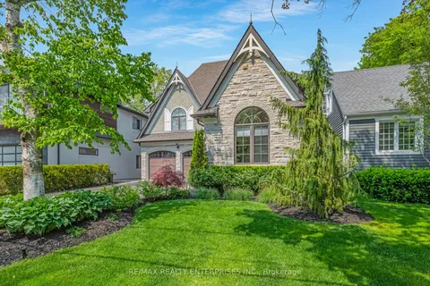 17 Wenonah Drive, ON L5G 3V9
