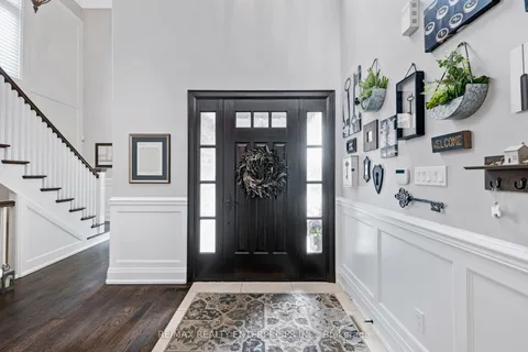 17 Wenonah Drive, ON L5G 3V9