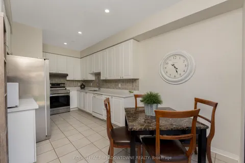 1876 Stevington Crescent, ON L5N 7S5