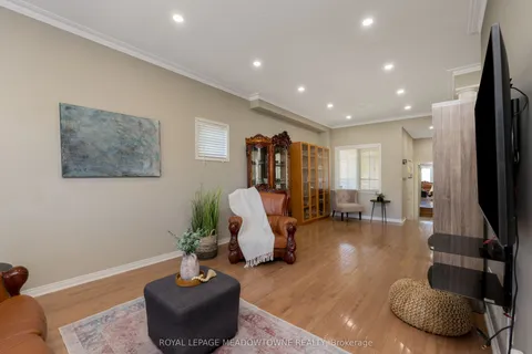 1876 Stevington Crescent, ON L5N 7S5
