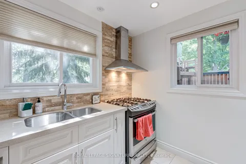 1481 Otis Avenue, Mississauga, ON L5C 2R8