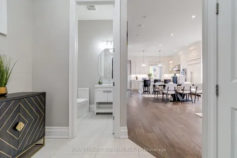 15 Parkchester Road, ON M6M 2S1