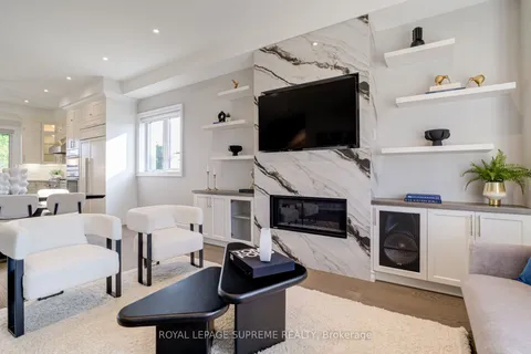 15 Parkchester Road, ON M6M 2S1