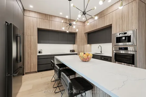 22 Spring Garden Road, ON M8Z 3X1