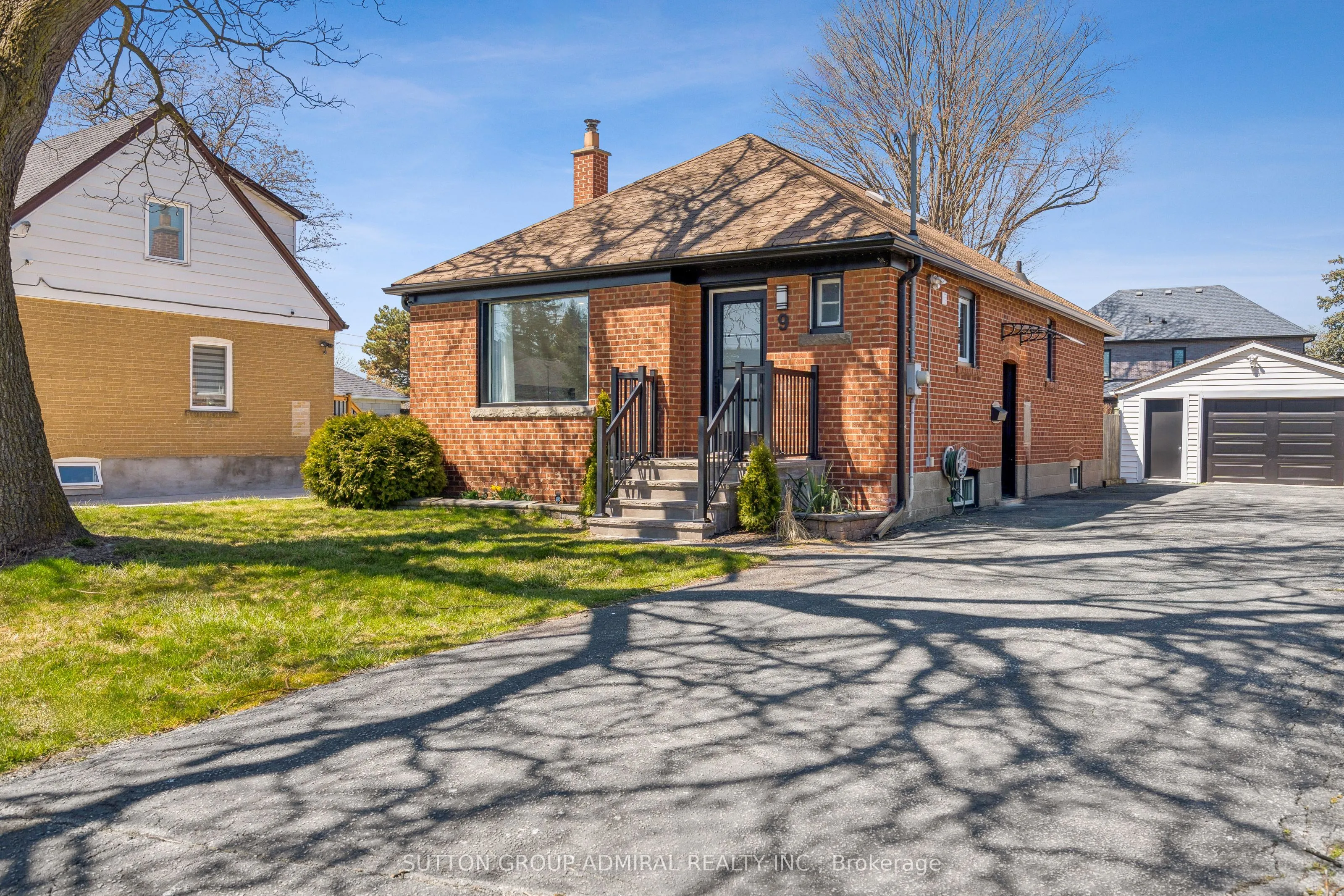 9 Nordale Crescent, ON M6M 2Z9
