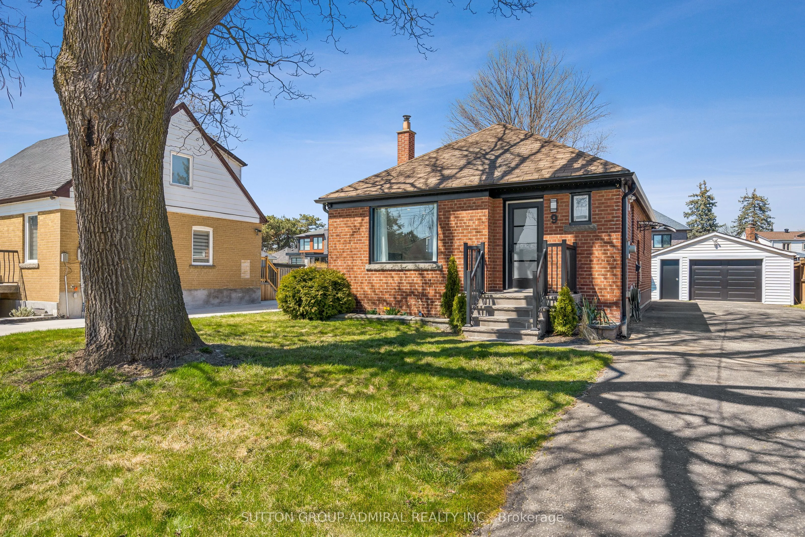 9 Nordale Crescent, ON M6M 2Z9