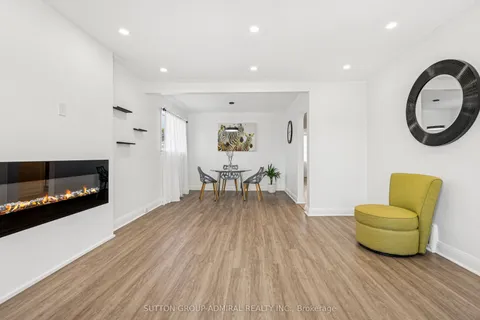 9 Nordale Crescent, ON M6M 2Z9
