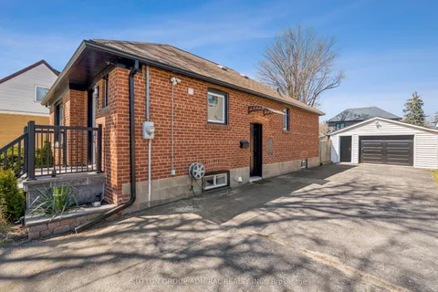 9 Nordale Crescent, ON M6M 2Z9