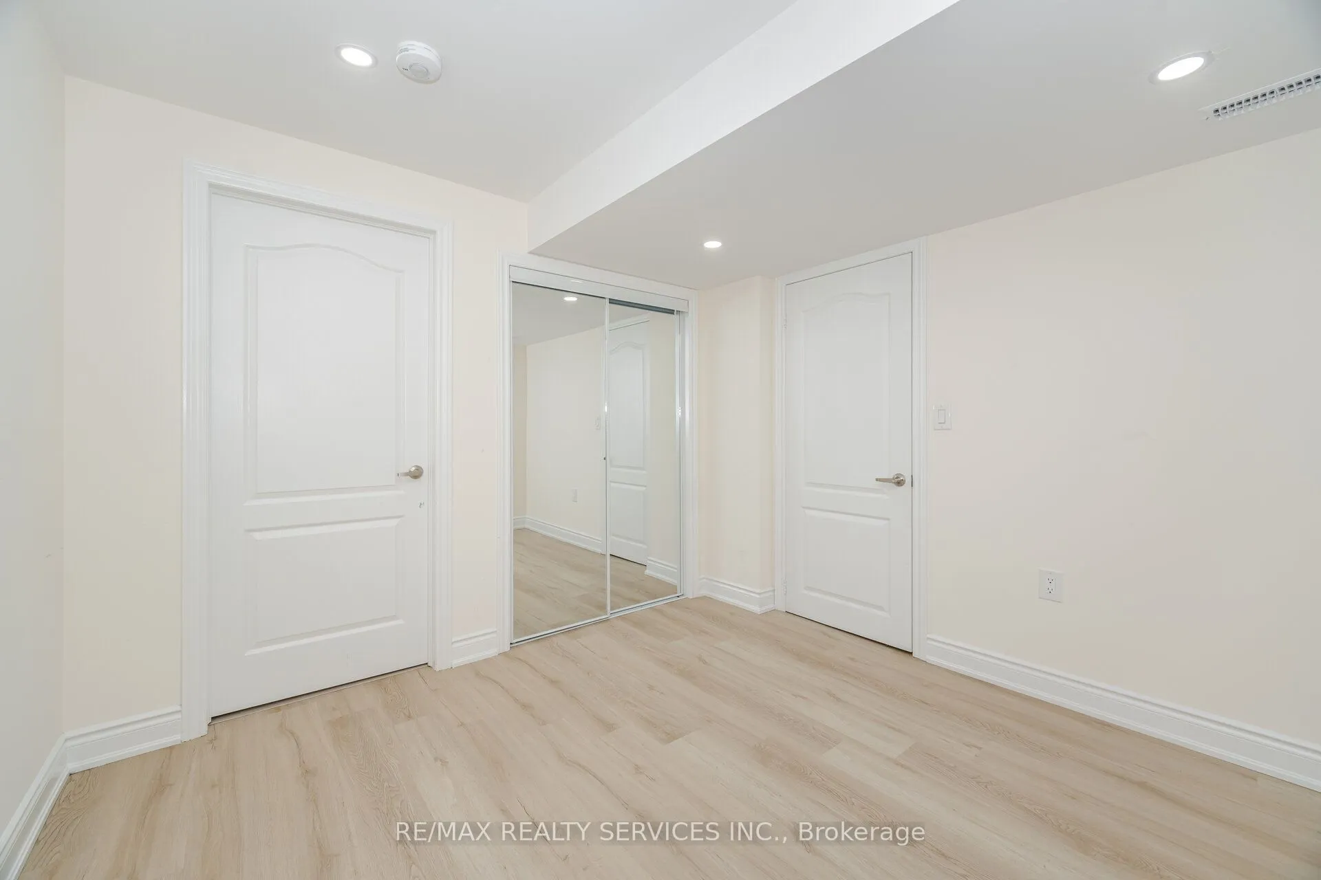 207 Clockwork Drive, ON L7A 5C7